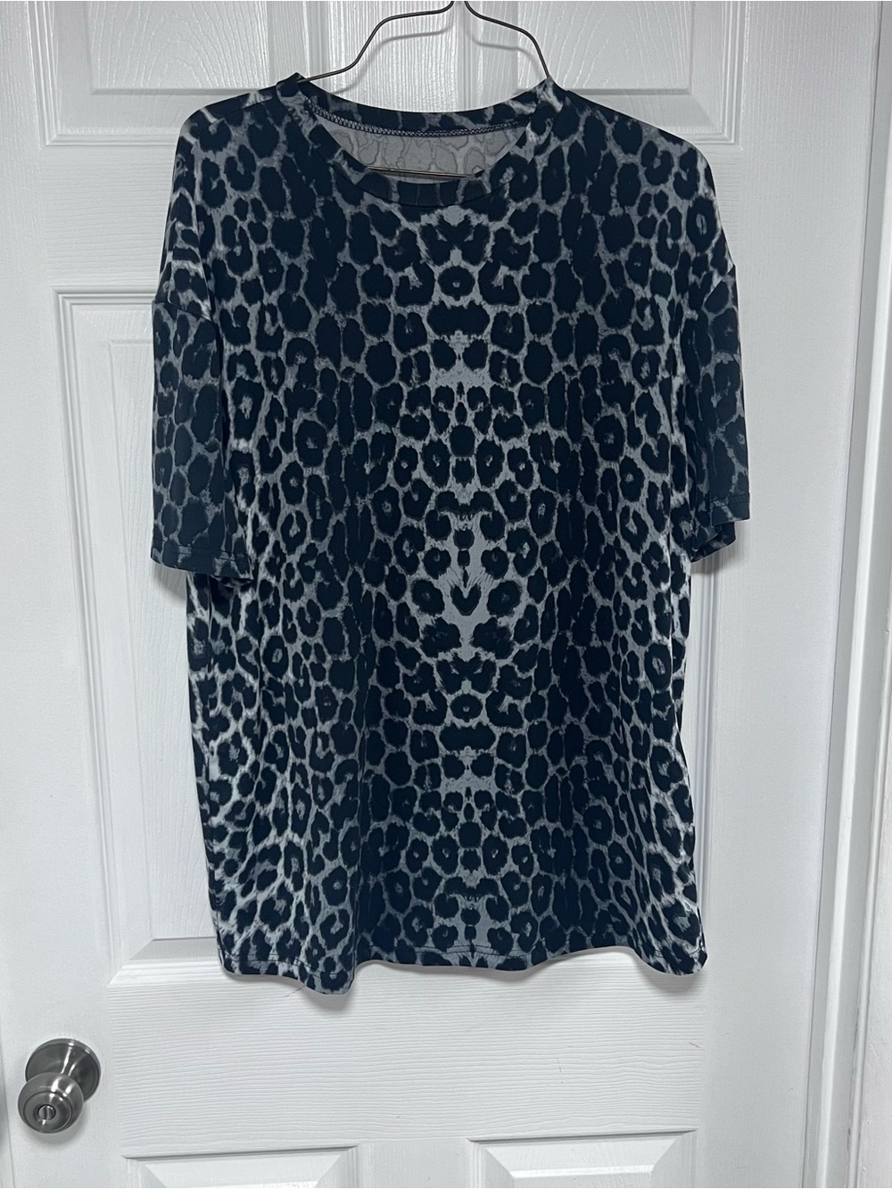 Women's Stretchy Short Sleeve Leopard Print Tee Dress - Black/Gray Size M